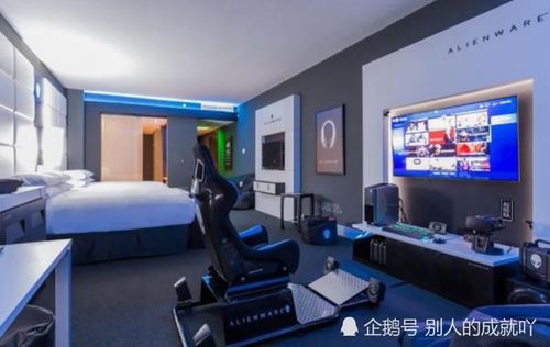 為何電競酒店“五黑房”配五臺電腦卻僅設四張床？老板揭露真相與機房維護啟示
